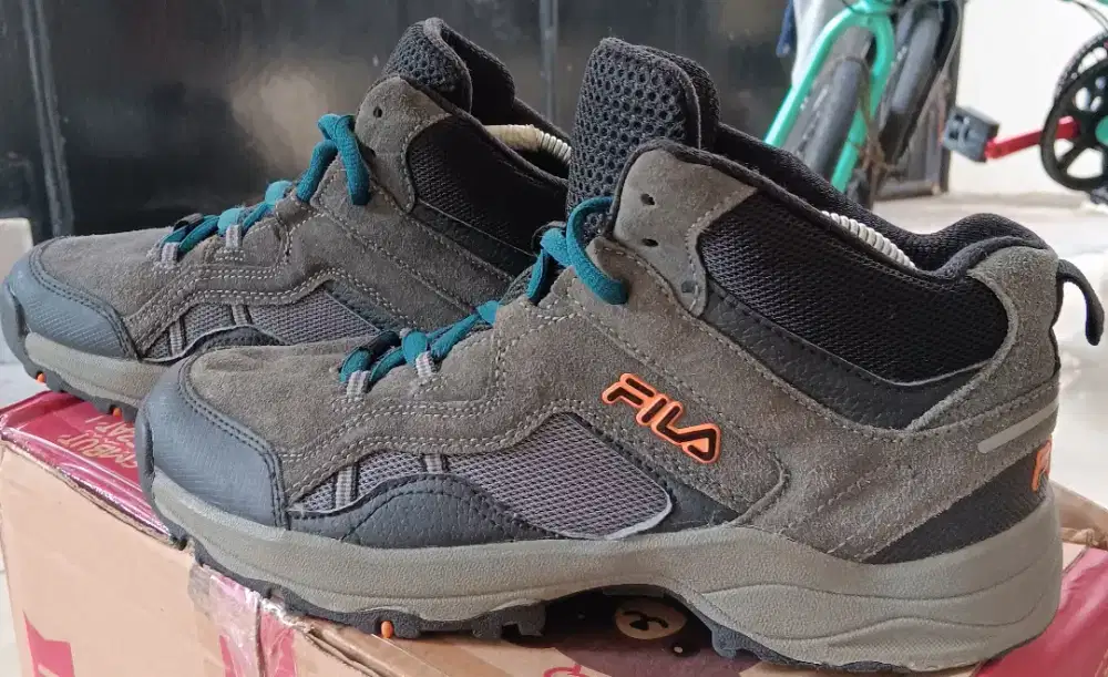 Sepatu out dor FILA