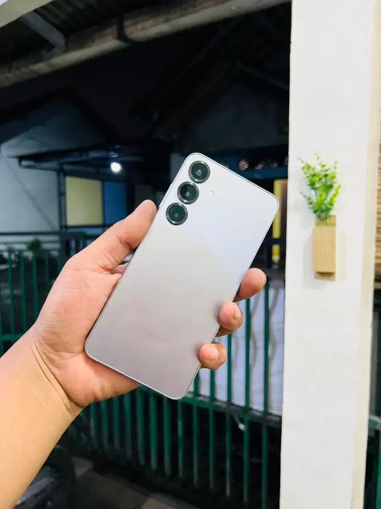 Samsung S25 + 12/512 GB