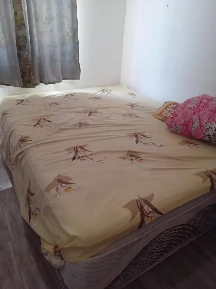 Dijual spring bed 1,5jt nego