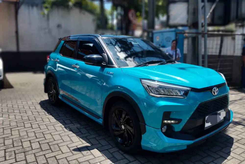 Toyota Raize GR TSS 2021 Hitam Biru met A/T 1.0cc