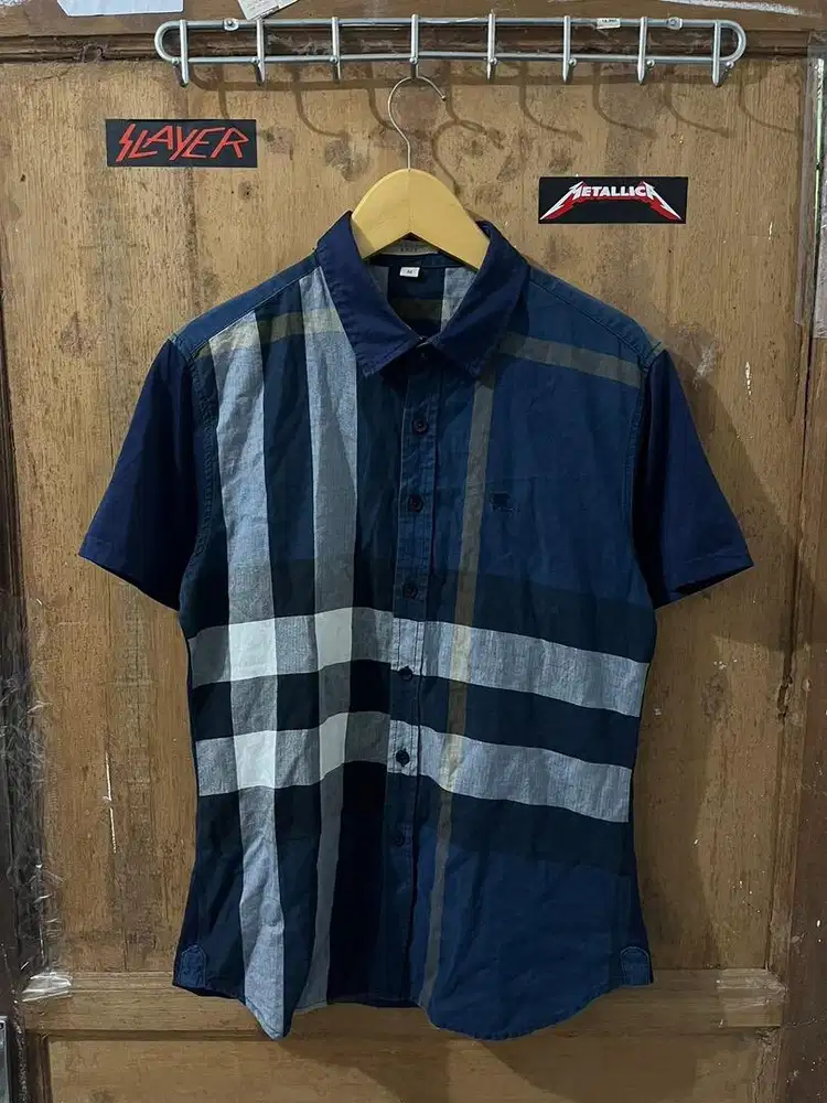 Kemeja burberry