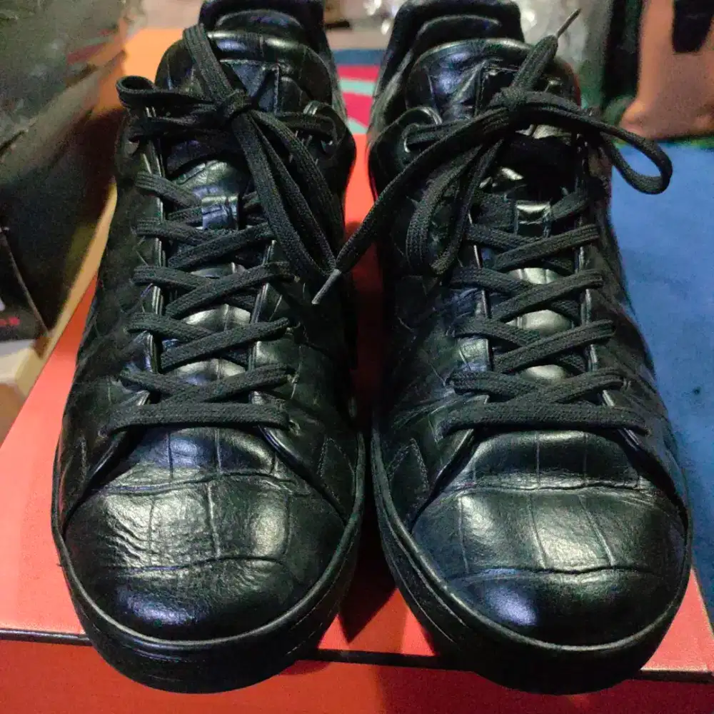 Louis Vuitton  Croco Leather Sneakers original size 41
