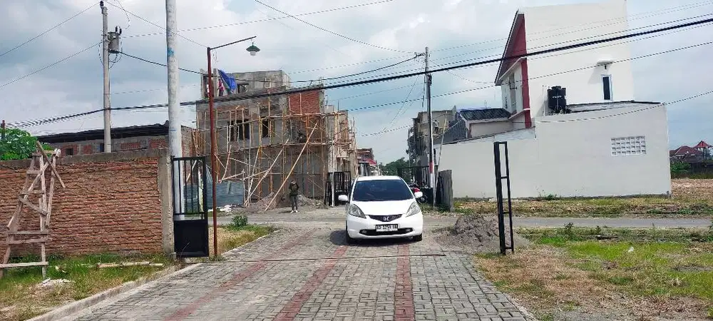 Tanah kavling siap bangun dekat Jalan Raya. (Belakang Luwes Gentan)