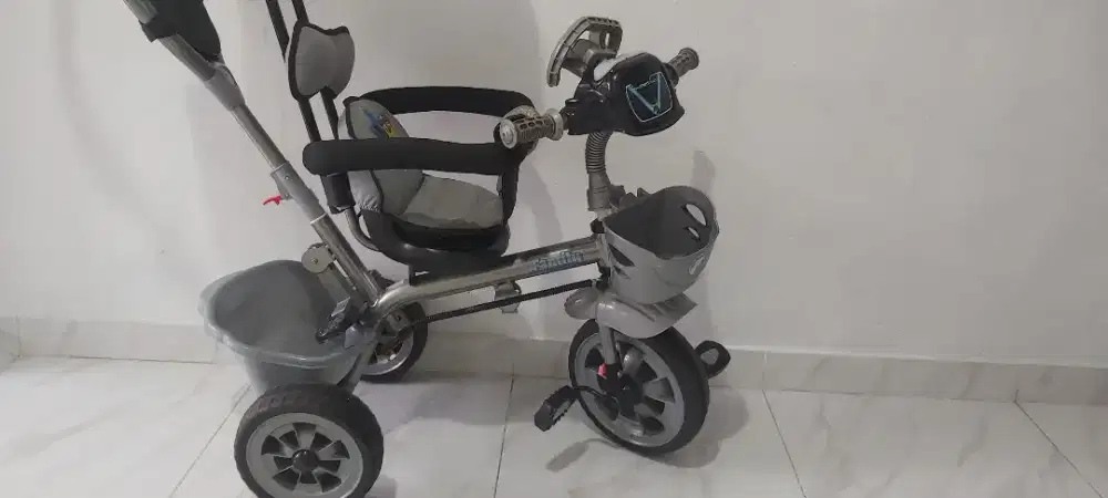 Dijual sepeda anak merk family plus mobil nya