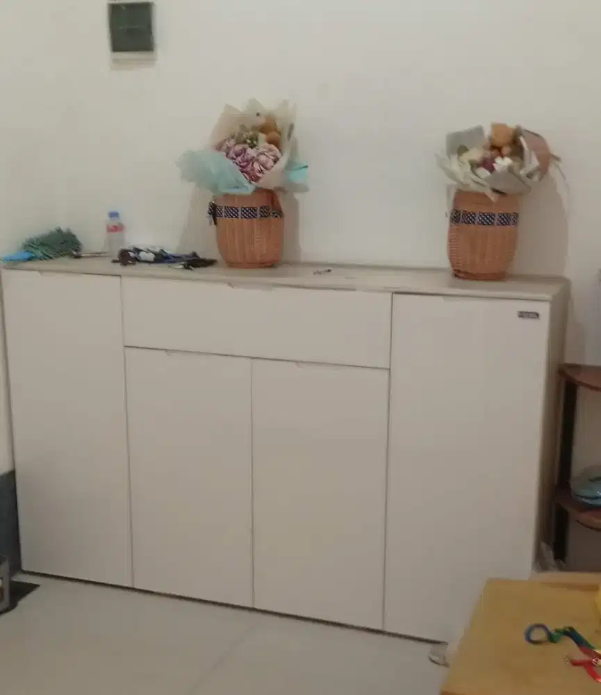 Lemari sepatu premium informa