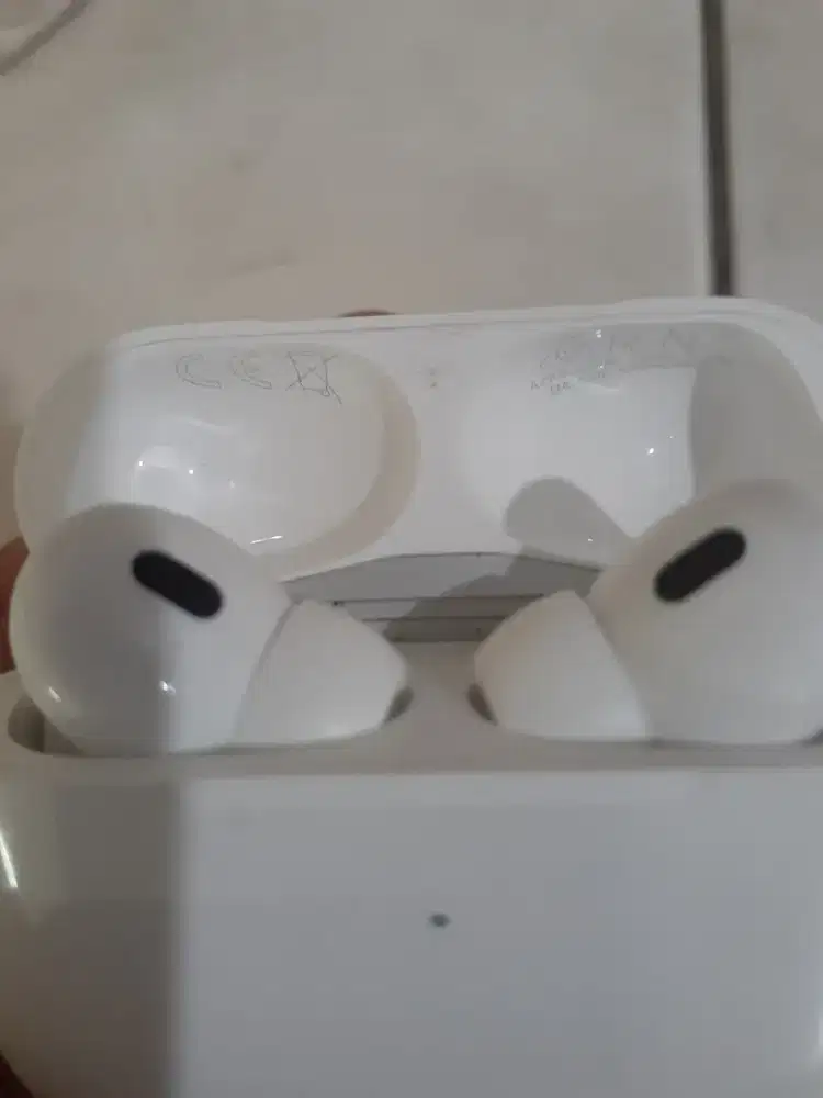 Airpods pro2 barang bagus tanpa dus