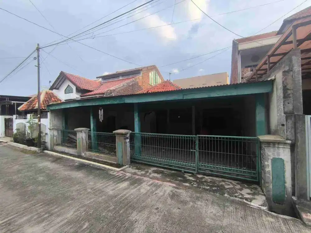RUMAH LAMA DI JL PANDA UTARA PALEBON PEDURUNGAN SEMARANG