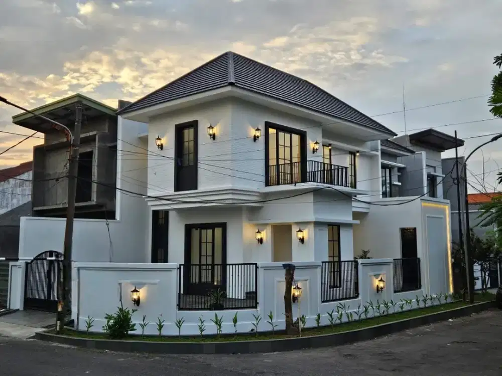 Rumah Hook Modern Style siap huni lokasi di Rungkut Asri