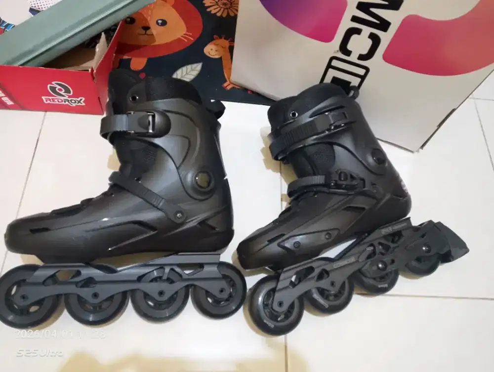 Sepatu roda dewasa, COSMOS BLACK