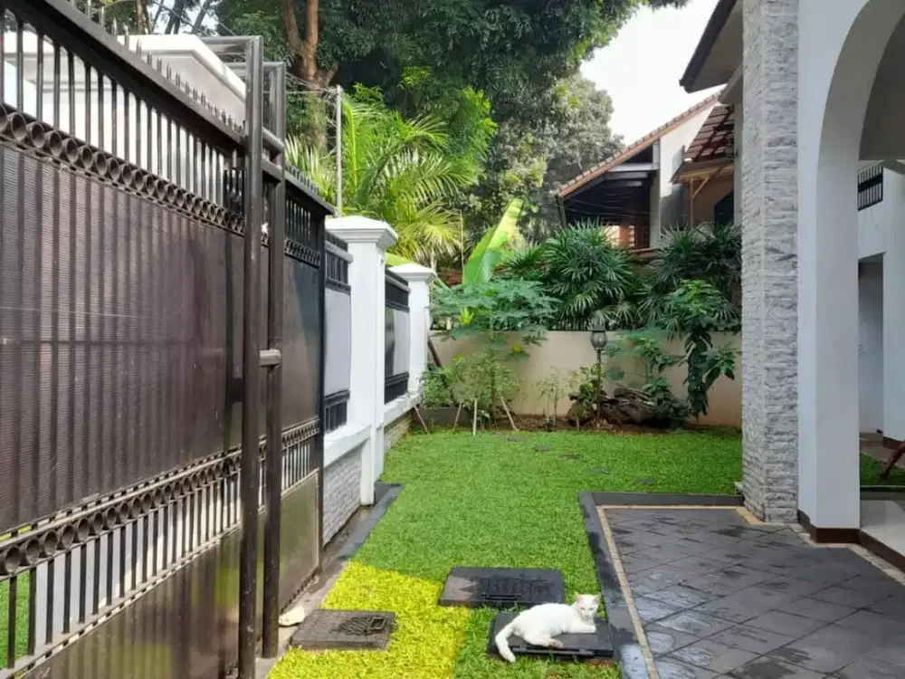 Rumah siap huni 2 lantai SHM furnished Duta Permai Pondok Indah CL 640