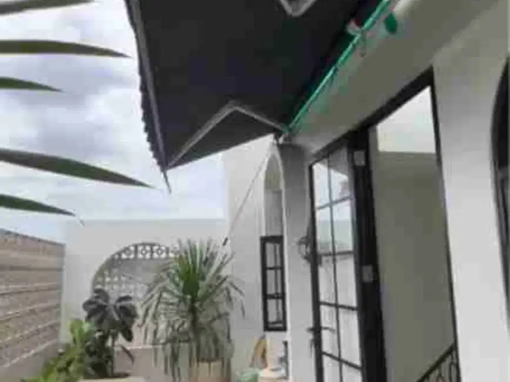 Dijual Rumah Mewah Murah Tiga Lantai di Bintara Bekasi.