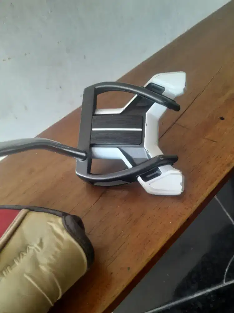 Jual stik golf masih mulus layak pakai lokasi pasar minggu jaksel