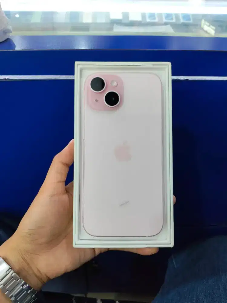 Seken iphone 15 128gb ibox Garansi On Tahun Depan