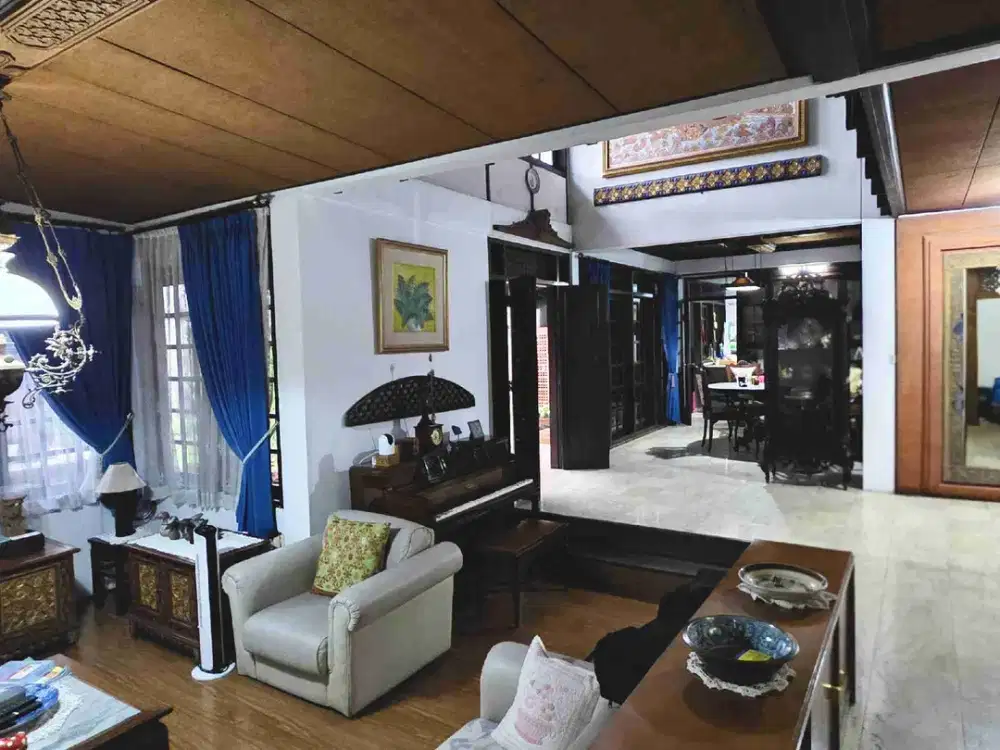 MURAH TURUN HARGA RUMAH TINGGAL TERAWAT DAN LUAS DENGAN NUANSA BALI DAERAH HUNIAN FAVORIT  DI CISITU SAYAP DAGO