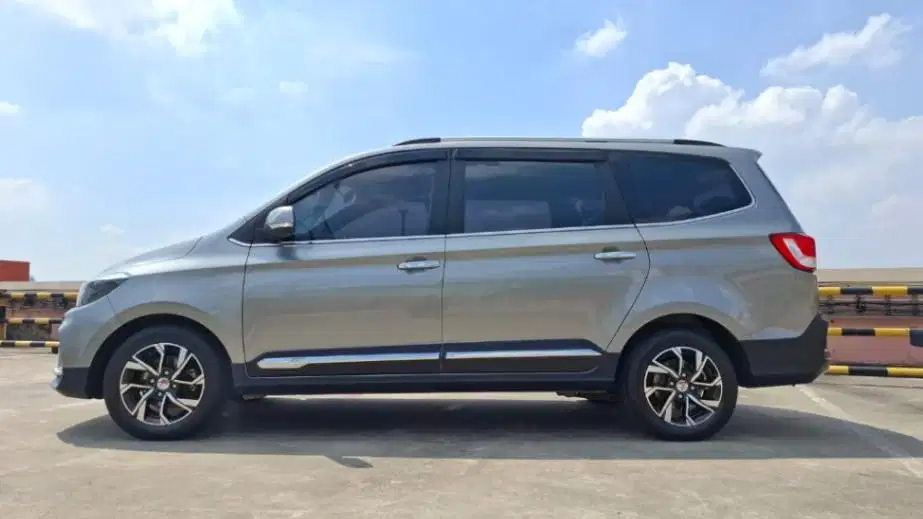Wuling Confero S 1.5 L Lux Plus Bensin-MT 2022