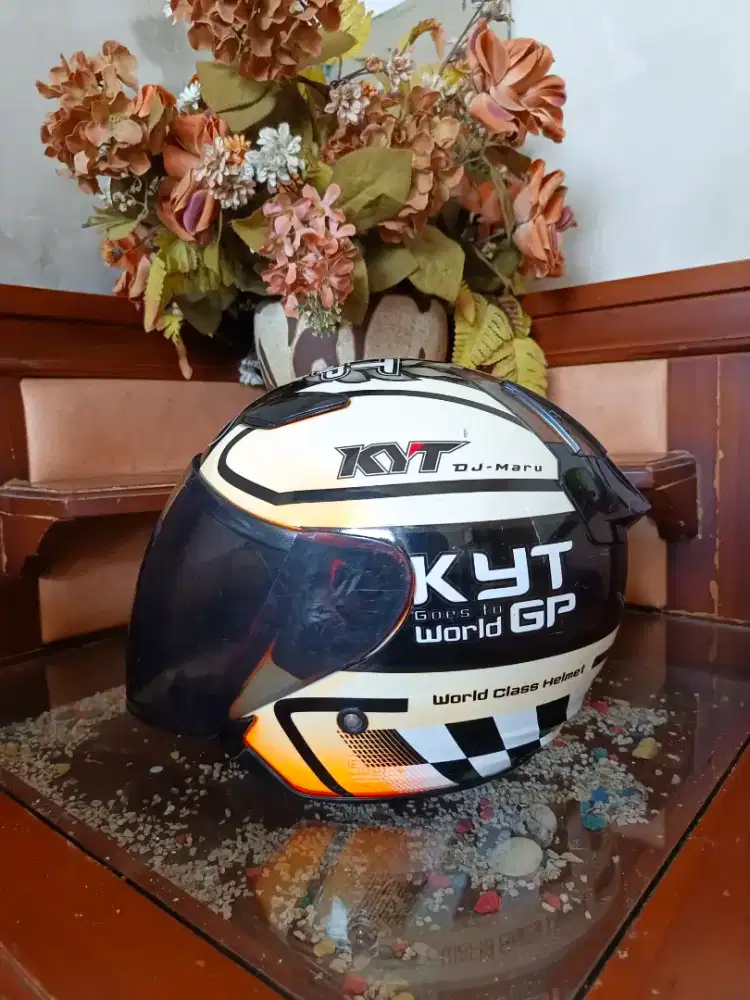 Helm KYT DJ MARU World GP