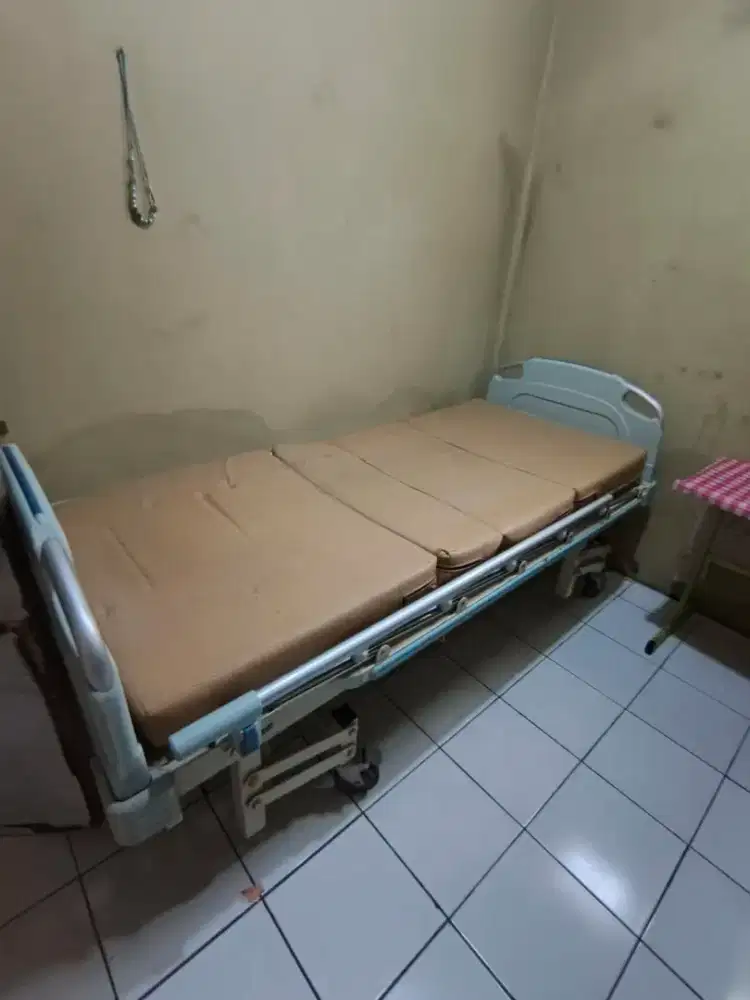 Bed Pasien Rumah Sakit Manual Lengkap + Matras Murah