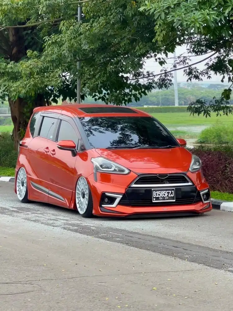 TOYOTA SIENTA MODELLISTA 2017