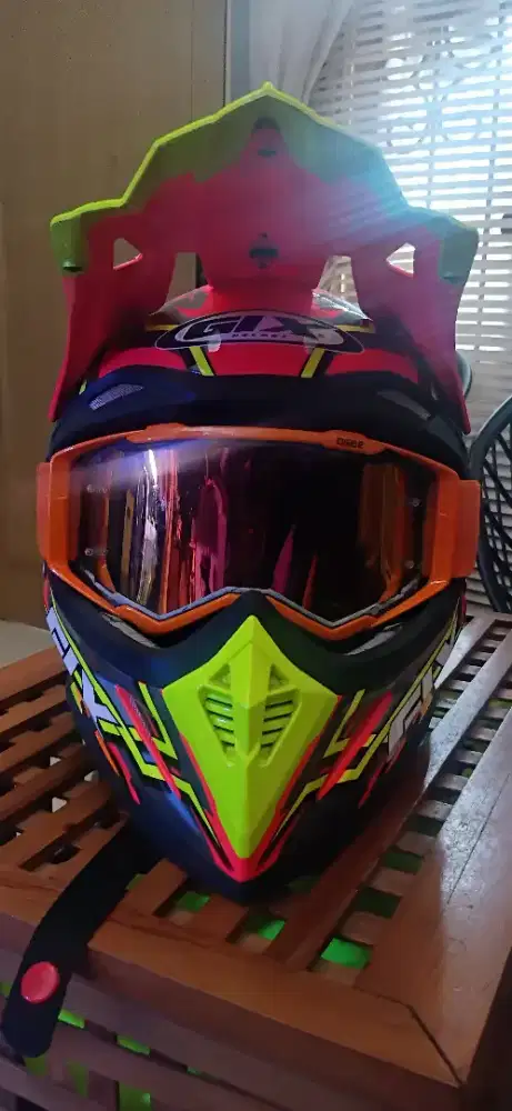 Jual helm merk GIX GORILA