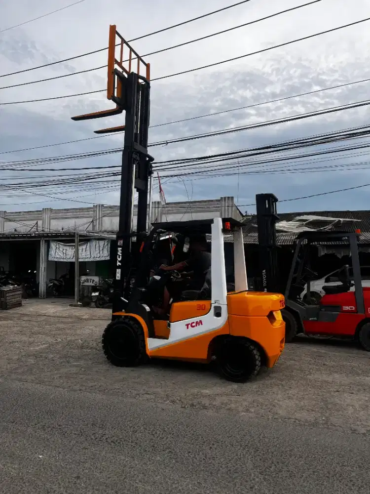 Forklift TCM 3 Ton,Manual,Threelift 4,3 Meter,Isuzu C240,Tahun 2005