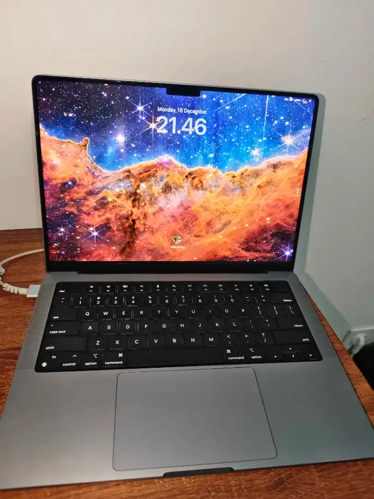 Macbook Pro 14 Inch M1 Pro 16GB / 512GB IBOX
