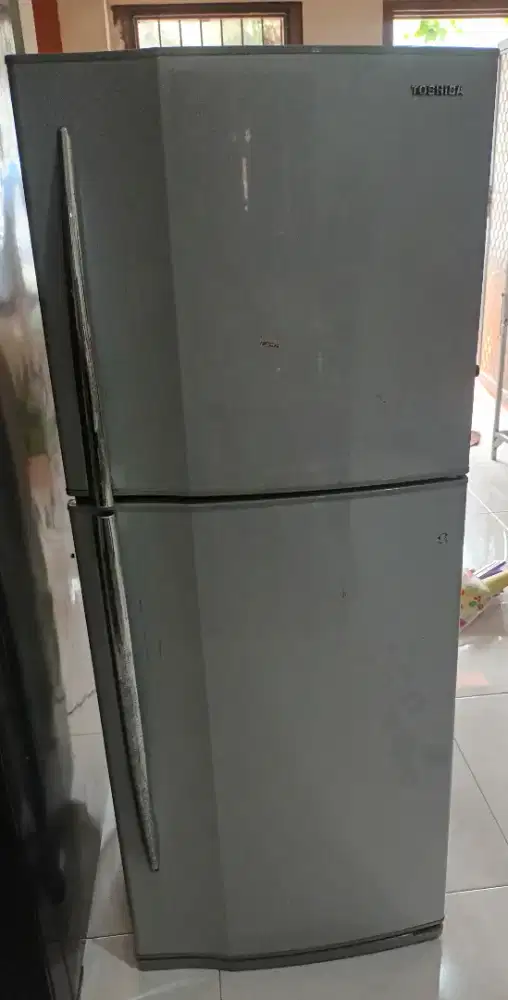 Kulkas Toshiba jual cpt.. lg BU