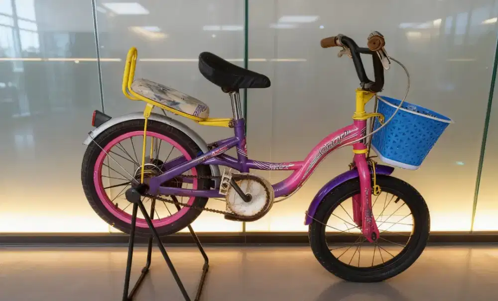 Sepeda anak cewek uk16