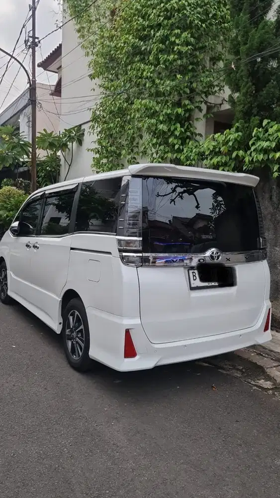 Toyota Voxy 2019
