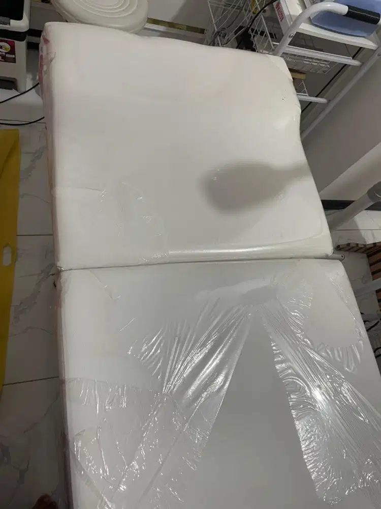 BED FACIAL SECOND LIKE NEW