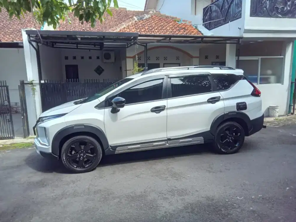 Mitsubishi Xpander Cross Rockford Fosgate 2021 AT Warna Putih