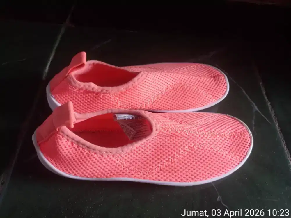 Sepatu brand decalhton size 32