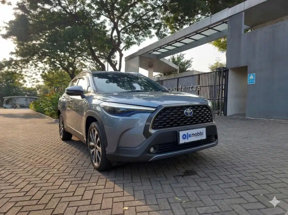 DP 5% Toyota Corolla 1.8 Cross Hybrid Bensin-AT Abu-Abu CRKOB