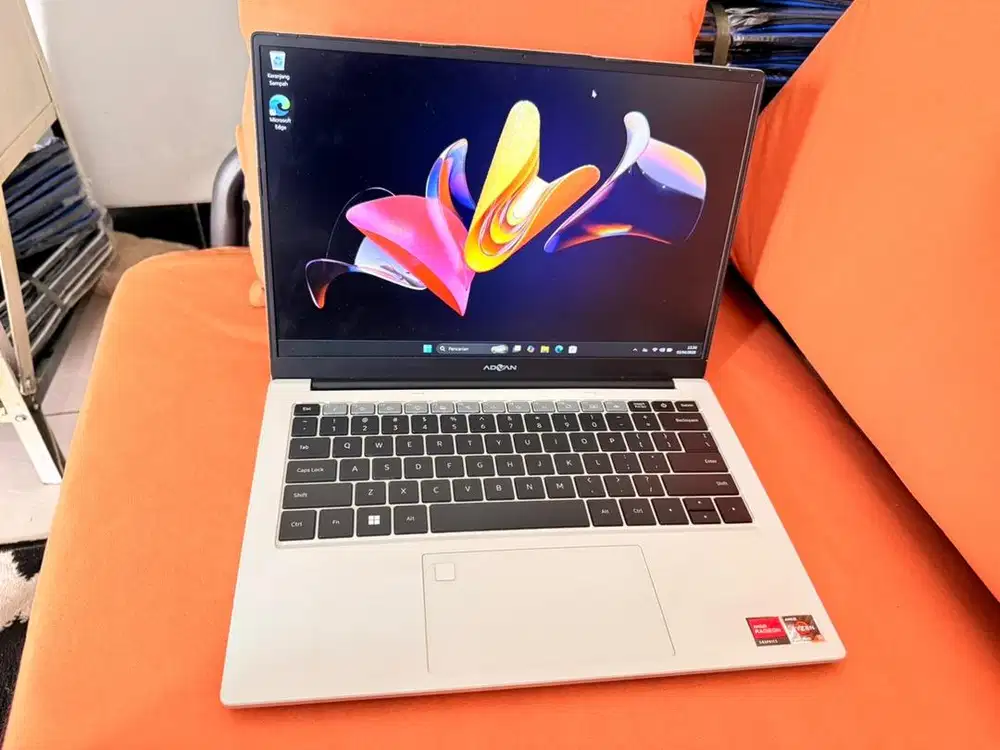 Laptop Desain Advan 1701 Ryzen 5 6600H Ram 16 gb