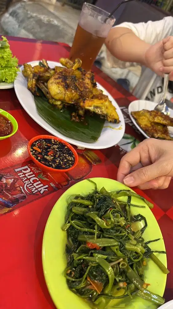 Restoran non halal butuh karyawan
