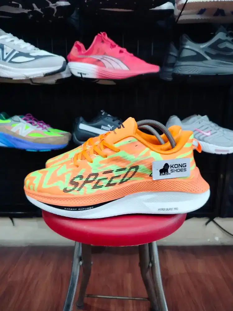 SEPATU SKCHER 60 RUN SPEED ORANGE