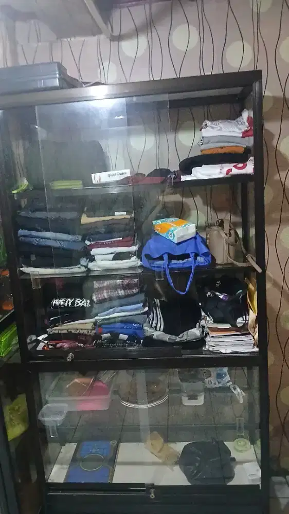 Di jual cepat etalase dan alat cukur