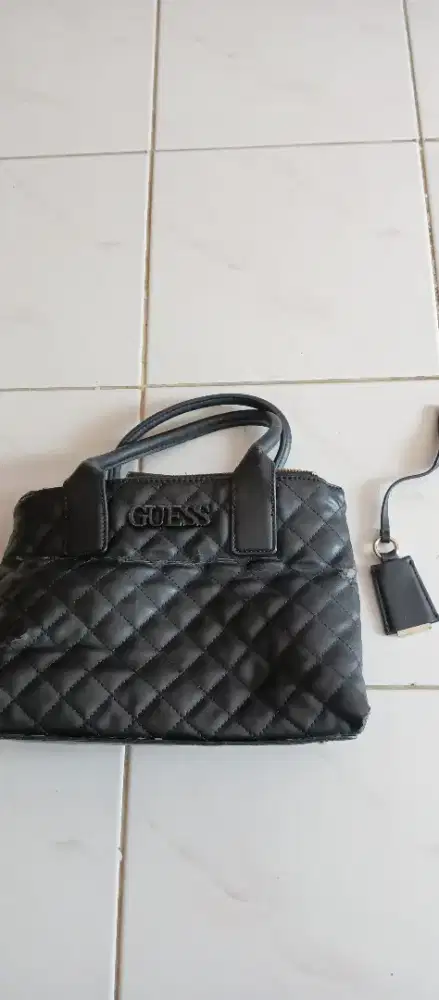 Tas wanita Guess