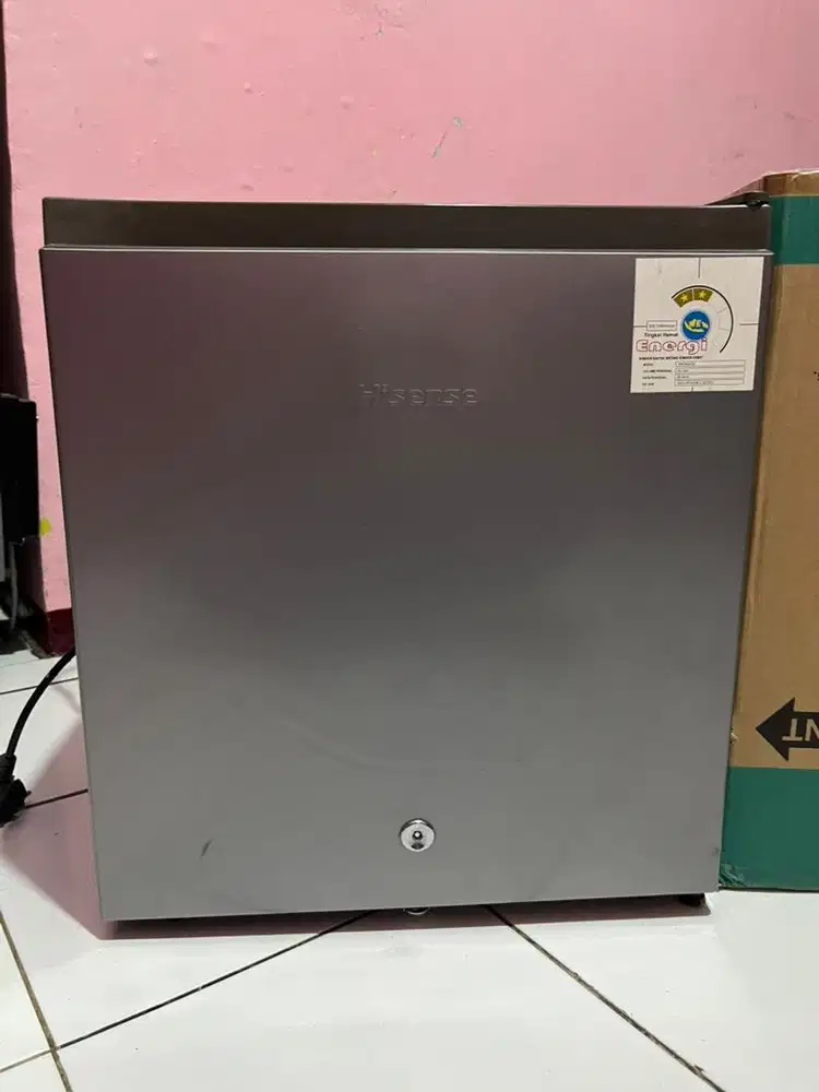 Kulkas mini (Hisense)
