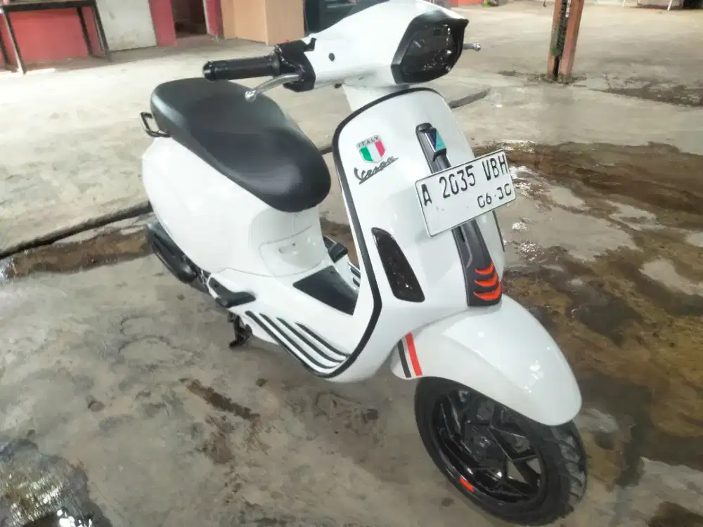 Di jual vespa sprint kondisi mulus