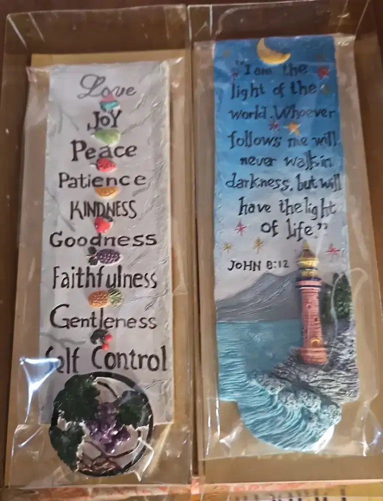 Hiasan dinding bahan kayu