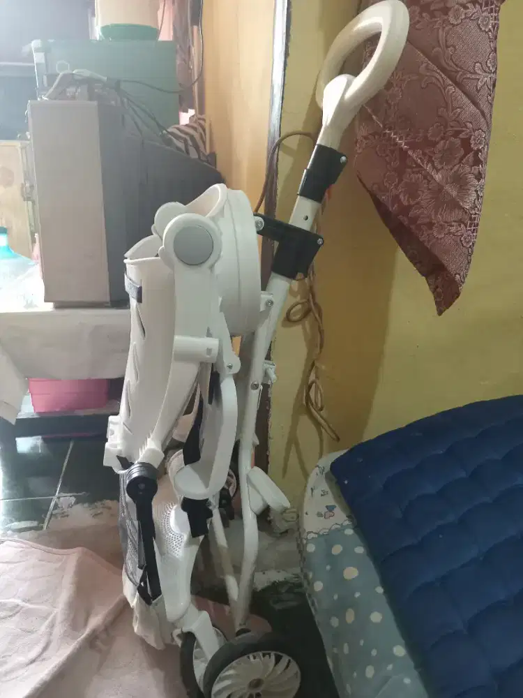 Stroller bayi yang imut