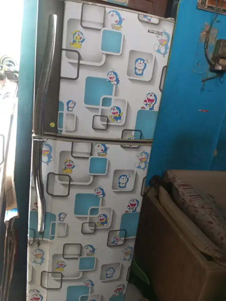 Kulkas 2 pintu merek Sharp
