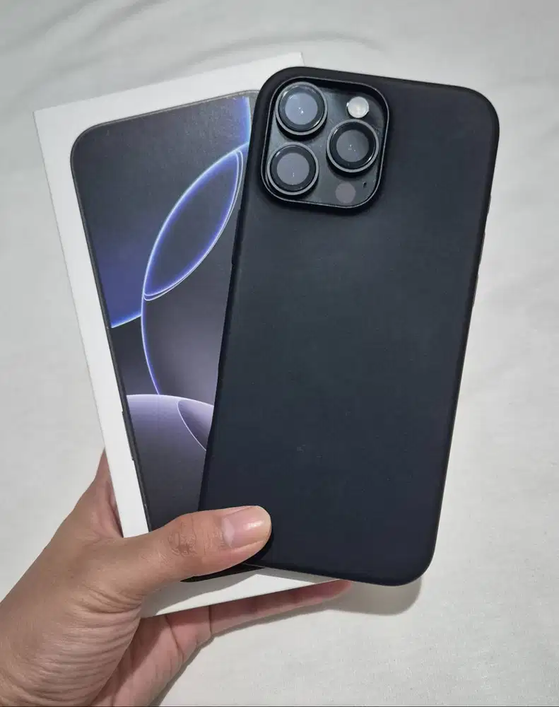 iPhone 16 Pro Max 256GB Black Titanium – Like New