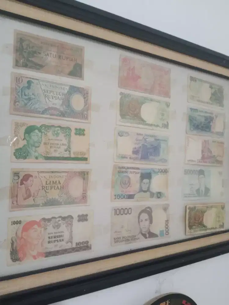 Koleksi uang kuno dan koin