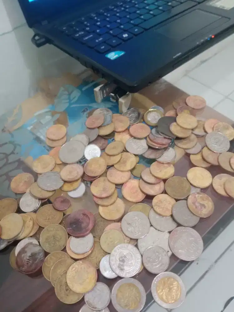 Koleksi uang kuno dan koin