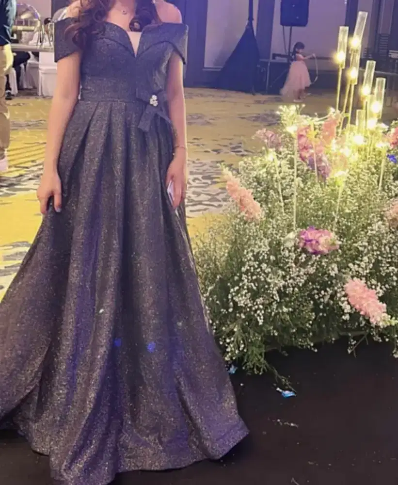 Gaun pesta wanita gliters