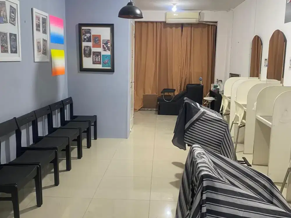 DI JUAL RUMAH DI PULOMAS BARAT COCOK UNTUK USAHA KULINER , SALON ATAU KOST MAUPUN KANTOR
