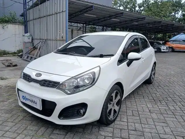 DP MURAH Kia Rio 1.4 Bensin-MT 2014 Putih C9CWB