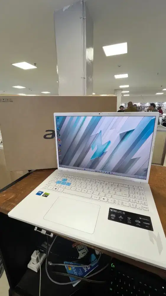 Acer Nitro Lite 16 (White)
- intel Core 7 240H
- ⁠ram DDR5 16gb