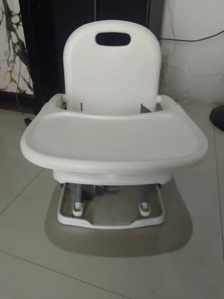 Kursi makan bayi bekas pakai